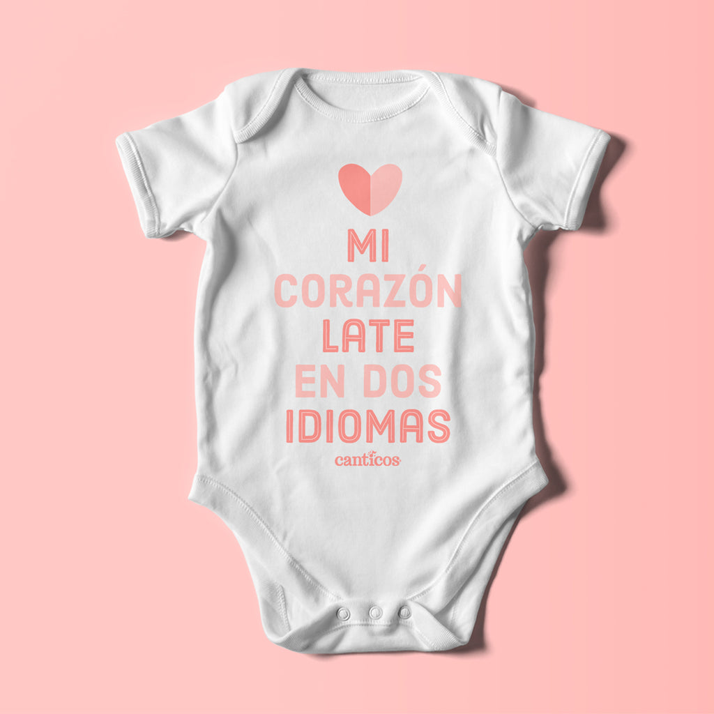 Mi Corazon late en dos Idiomas Onesie